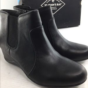 St. John's Bay Erin women's casual side-zip black